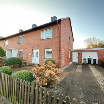 Hauseingang und Garage Hauseingang und Garage