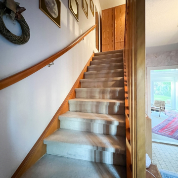 Treppe ins 1. OG Treppe ins 1. OG
