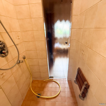 Dusche mit Zugang zur Sauna Dusche mit Zugang zur Sauna